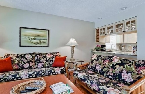 Bradenton Beach Condo | Pelican Cove 5 - Anna Maria Island - Condo 2 Bedroom/2 Bath beach side,.