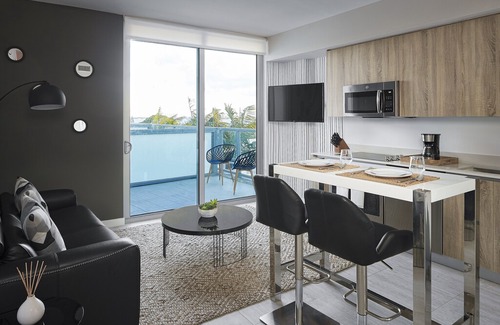 Northeast Miami Apartment | PERFECT Artsy Studio in Miami Design District