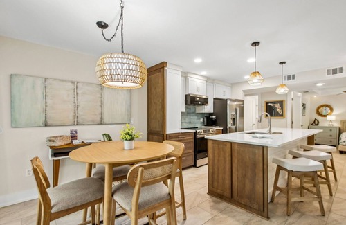 Amelia City House | Pet Friendly | Pool View | Ground Level Sailmaker Villa