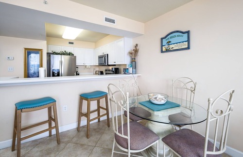 Fort Walton Beach Condo | PI 412: Island Oasis - Enjoy a splashing good time at this beachfront condo!