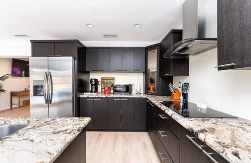 West Palm Beach House | Pool - Game Room - Mini Golf - Hot Tub - Fire Pit - West Palm Beach