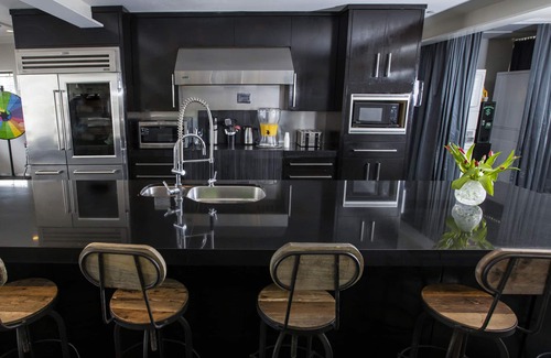 Flamingo/Lummus Hostel | Posh South Beach Hostel