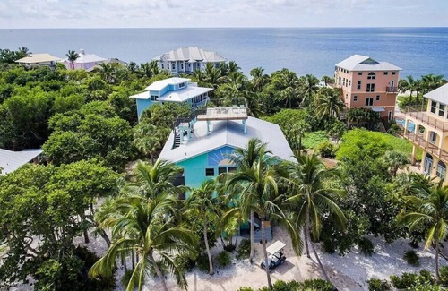 North Captiva House | Private Beach Access Steps Away, Pool, Outdoor Bar, 2 Golf Carts, 360 Views.