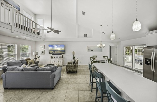 Jose's Hideaway House | Private Elevated Pool & Deck!