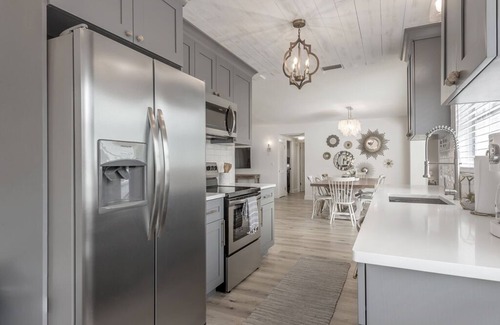 Largo House | Private Pool Home, Pet Friendly, Perfect for Families & Friends