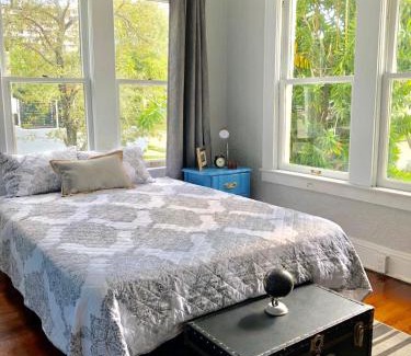 East Little Havana House | Private Suite Mins from MIA Free Parking