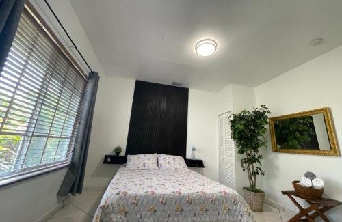 Coral Way House | Private Suite next to Calle Ocho