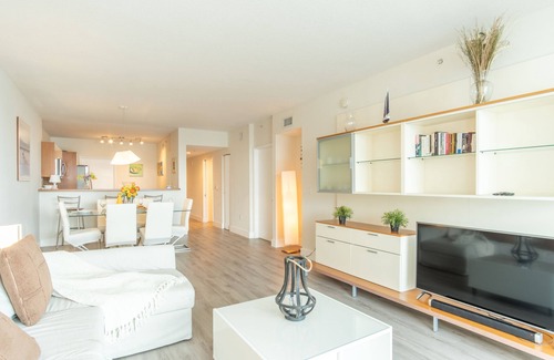 Sunny Isles Beach Condo | Quiet marine condo with breathtaking views of the bay | WIFI + Parking