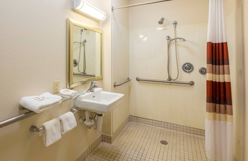 Northside Hotel | Red Roof Inn Jacksonville Airport