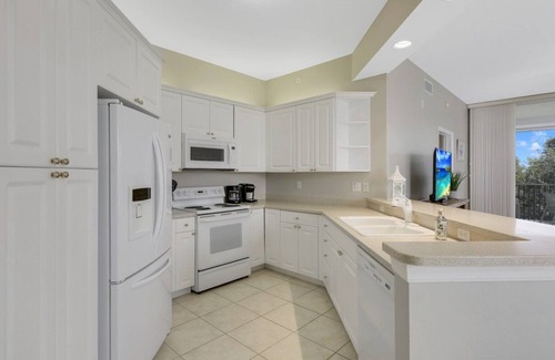 Vanderbilt Beach Condo | Regatta - William Raveis Rentals