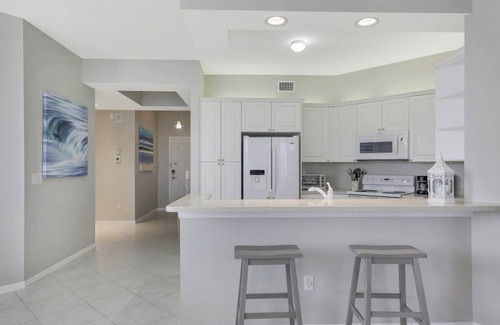Vanderbilt Beach Condo | Regatta - William Raveis Rentals