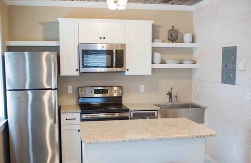 Destin House | Remodeled Destin Cottage with Easy Access to Dining, Shopping, and Harbor!