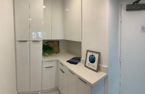 Mid Beach House | Renovated Romantic Suite with beach access and free parking