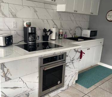 Bayshore Gardens Resort | Resort ∙ 2 bedrooms ∙ 5 guests