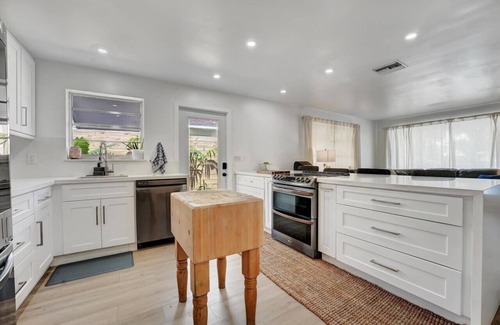 Riviera Beach House | Riviera Marina House! 1 block to marina and intracoastal