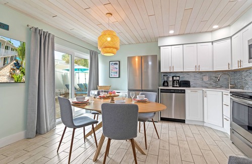 Siesta Key Village House | Sea Foam | Pet Friendly, Located in Siesta Key Village, Steps to Siesta Key Beach!