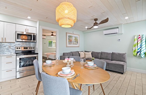 Siesta Key Village House | Sea Foam | Pet Friendly, Located in Siesta Key Village, Steps to Siesta Key Beach!
