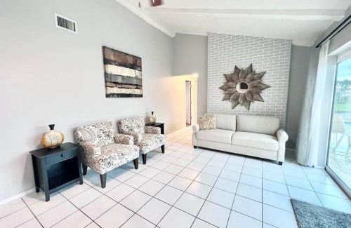 Caloosahatchee House | Seascape Retreat - Canal front Cape Coral Rental