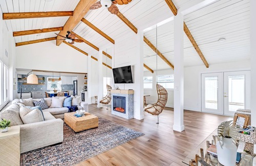 Trailer Estates House | Seaside Serenity: A luxurious and modern HEATED Pool Home