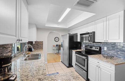 Caloosahatchee Villa | Seaside Villa Cape Landing 3 Bedroom, 2 with Smart TV and King Size Bed