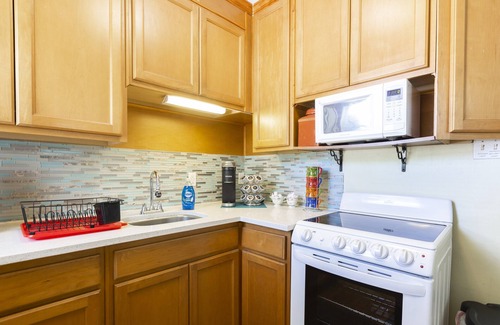 Mango Groves House | Secluded Cottage Close to Town w/Bikes & Hot Tub