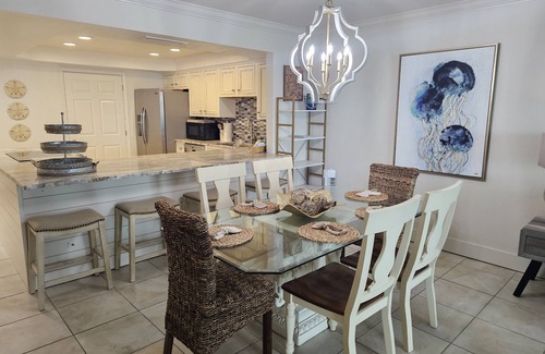 Holiday Isle Condo | Shoreline Towers 2033 - Newly Remodeled Vacation Rental