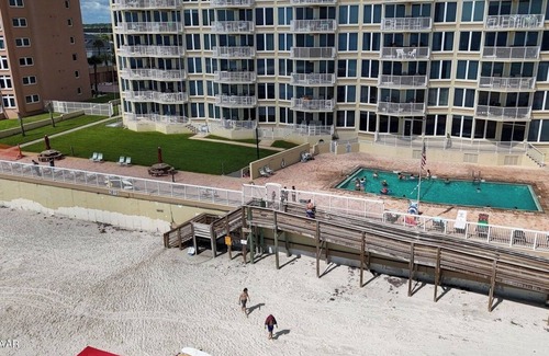 Volusia County Condo | Shores Club #206 Beachfront Condo, on No Drive Beach
