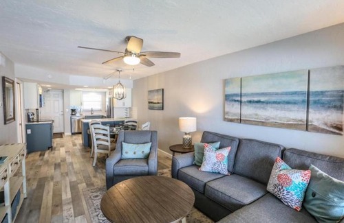 Mid Island Apartment | Smugglers Cove 1B6