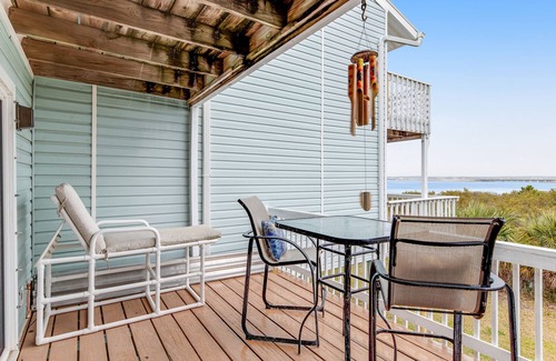 Navarre Beach Condo | Soundfront Condo with Water Views, Patio, Shared Pool, Central A/C, & Free WiFi