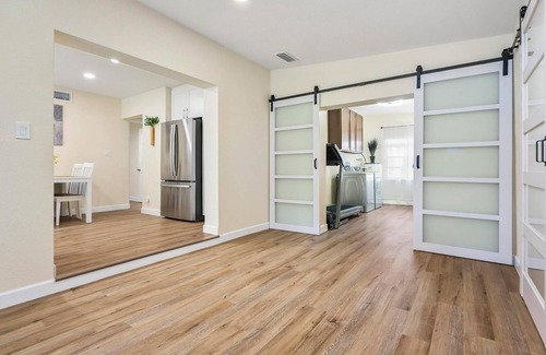 Fairoaks Manhattan Manor House | South Tampa Gem House with Home Office, Gym and Gazebo