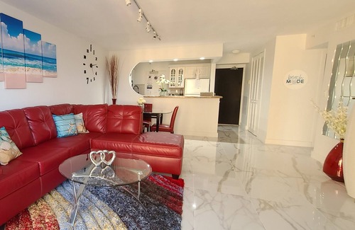 Surfside Condo | Spacious 1BR Oceanfront Condo in Miami Beach with Direct Beach Access