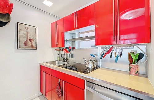 Mid Beach Condo | Spacious beach gem: Perfect for groups and couples
