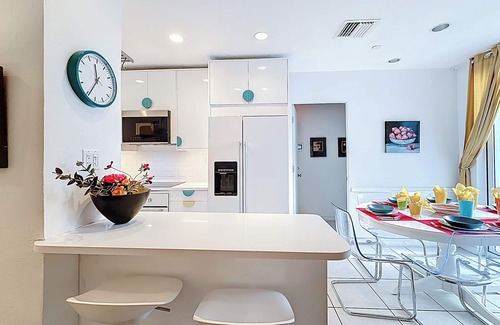 Mid Beach Condo | Spacious beach gem: Perfect for groups and couples