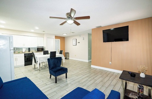 Old Seminole Heights House | Spacious Home in CentralTampa near all attractions