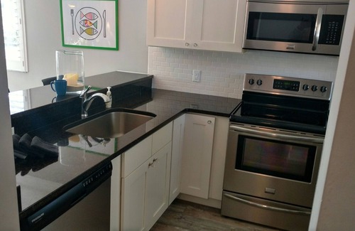 St. Augustine Beach Condo | Steps to the beach and restaurants!