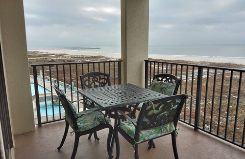 Orange Beach Condo | Stylish 1BR - Direct Beachfront - Renovated -Phoenix VII
