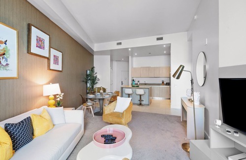 Hollywood South Central Beach Condo | ★ Stylish Beachfront Escape with Private Balcony, Rooftop Jacuzzi & Pool
