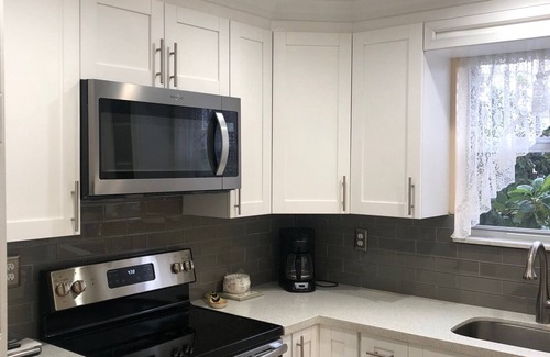 Sunny Isles Beach Condo | Sunny Isles condo w/pool, parking, — 1 1/2 blocks to the beach