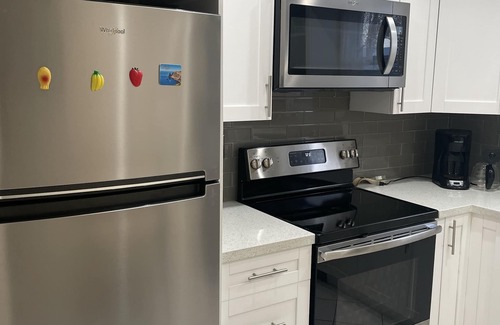 Sunny Isles Beach Condo | Sunny Isles condo w/pool, parking, — 1 1/2 blocks to the beach