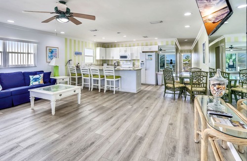Sunset Reef Condo | Sunset Villas 4 Stunning Sunset views|Pool|deck|BBQ-this has it all!