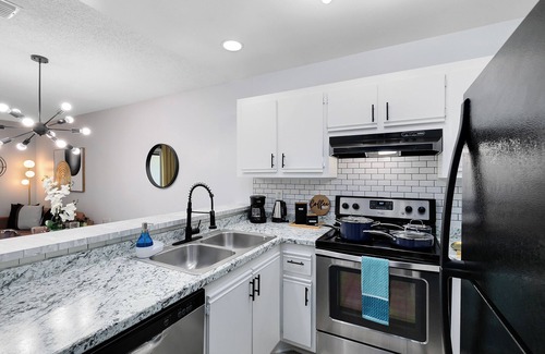 Titusville Apartment | *Symmetry & Serenity* *NASA*, Pool, BBQ, Gym, Game