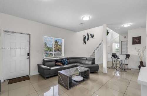 Gladeview House | The 305