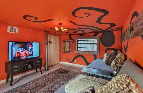 Poinsettia Heights House | The Captain's Quarters - Home & Guesthouse