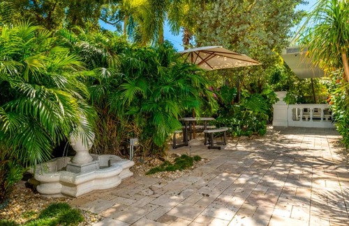 South Pointe Apartment | The Fountain 203 - One Bedroom Condominium