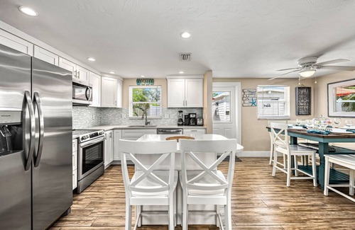 Siesta Key House | The Solaster | Pet Friendly Home on Siesta Key w/2 Heated Pools, Walk to Beach & South Village!