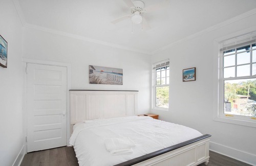 Five Points House | This house is a 1 bedroom(s), 1 bathrooms, located in Jacksonville, FL.