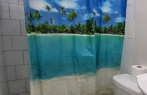 Little Havana Bed & Breakfast | Tiny-Brand New Bedroom and Bathroom, Totally Private, with AC in sunny Miami E1
