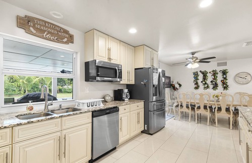 Lake Clarke Shores House | TRANQUIL PALM BEACH 5BR/4BA HOME - PRIVATE POOL - HOT TUB - HOME THEATER