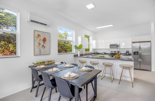 Allapattah House | UP TO 12 GUESTS! Modern house near Wynwood