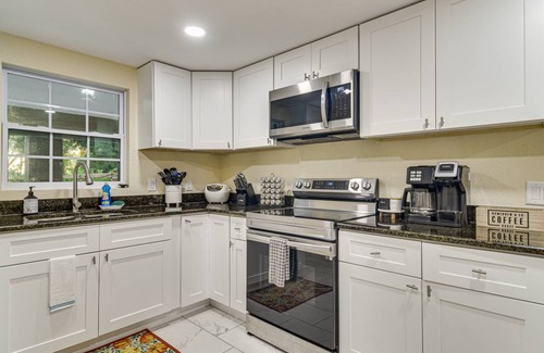 Greater Palm River Point CDC House | 341 m² House ∙ 4 bedrooms ∙ 8 guests